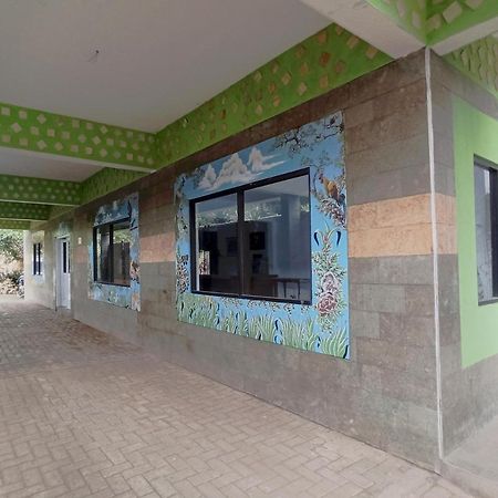Oyo 90093 Dw Hotel Malang Kültér fotó