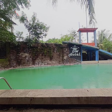 Oyo 90093 Dw Hotel Malang Kültér fotó