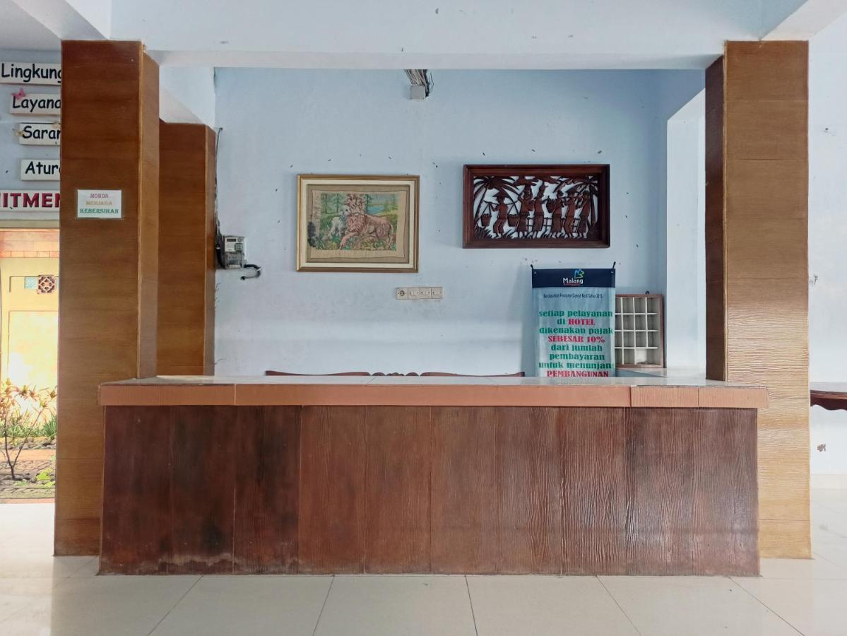 Oyo 90093 Dw Hotel Malang Kültér fotó