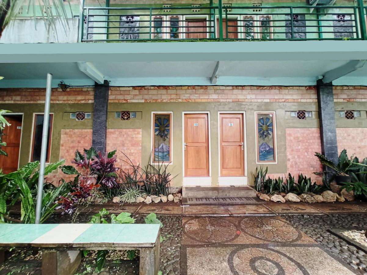 Oyo 90093 Dw Hotel Malang Kültér fotó