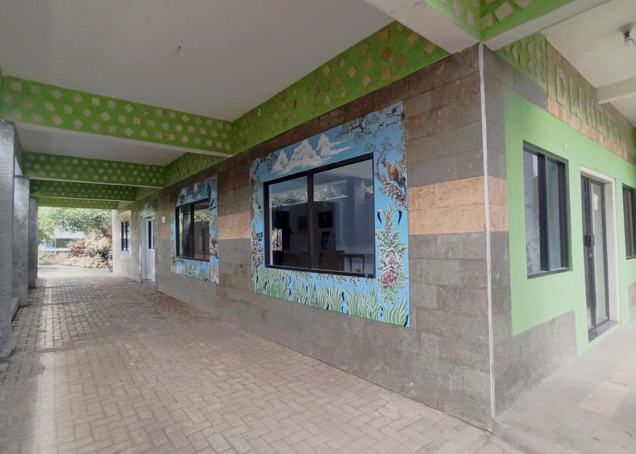 Oyo 90093 Dw Hotel Malang Kültér fotó