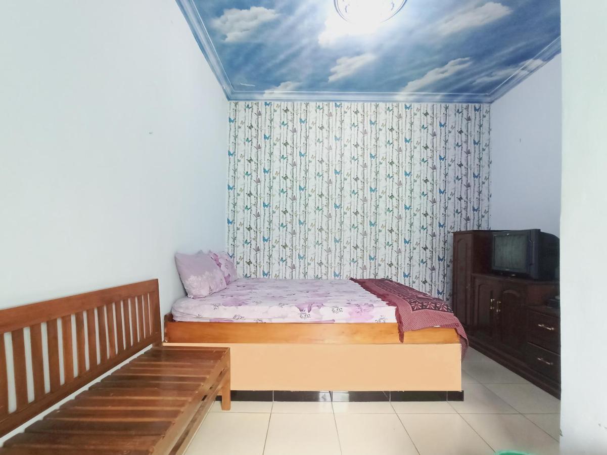 Oyo 90093 Dw Hotel Malang Kültér fotó
