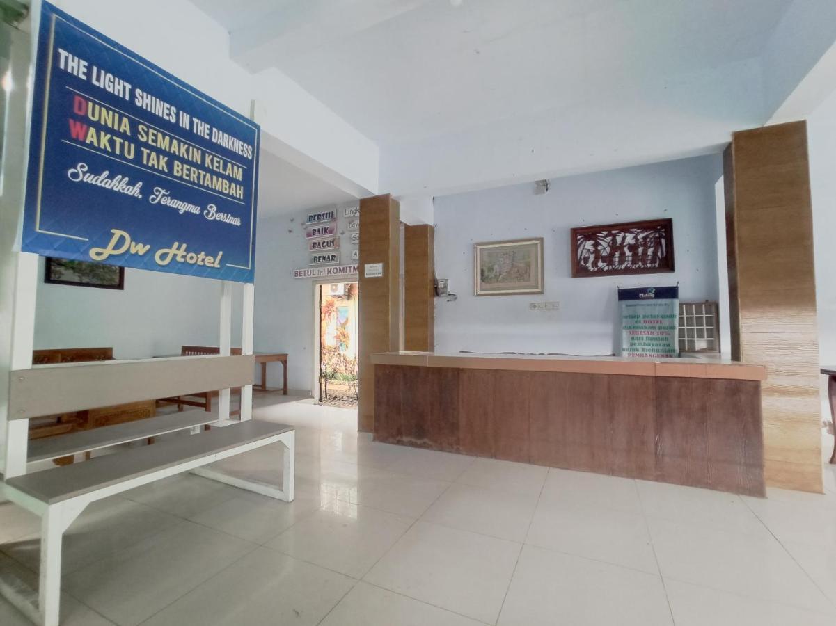Oyo 90093 Dw Hotel Malang Kültér fotó