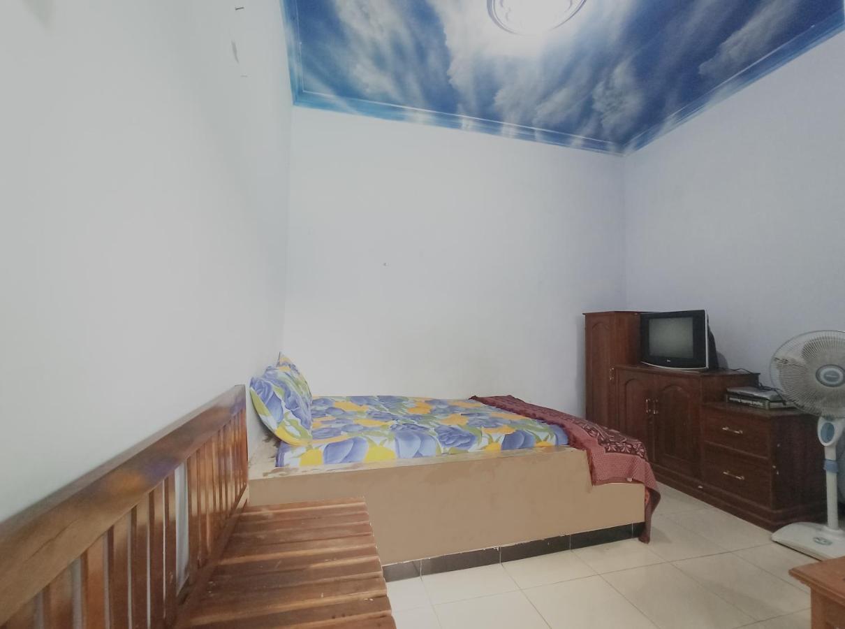 Oyo 90093 Dw Hotel Malang Kültér fotó