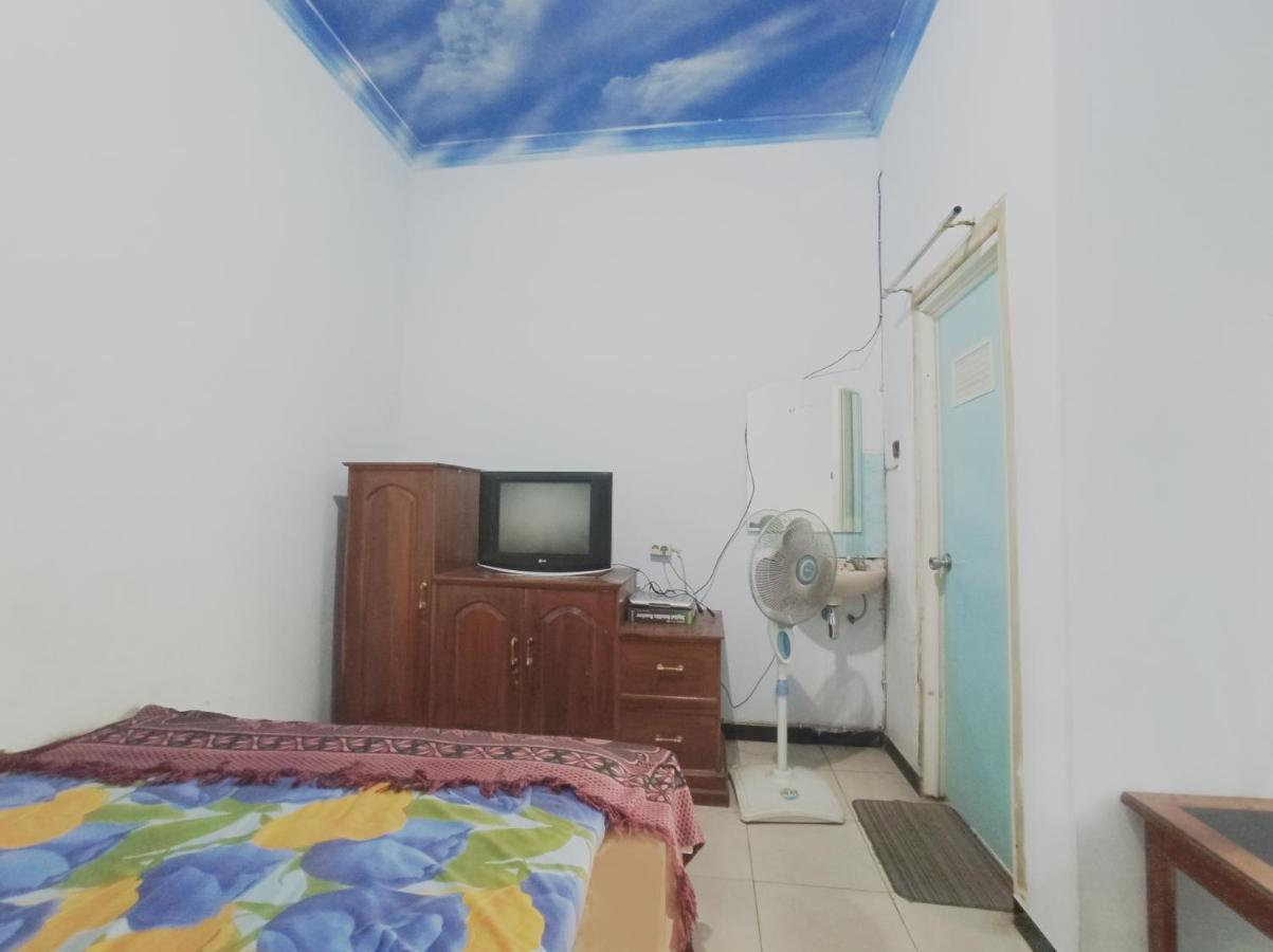 Oyo 90093 Dw Hotel Malang Kültér fotó