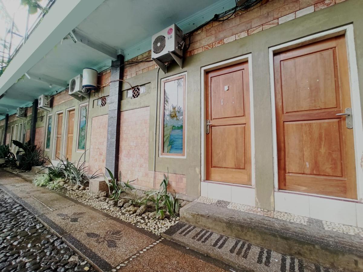 Oyo 90093 Dw Hotel Malang Kültér fotó